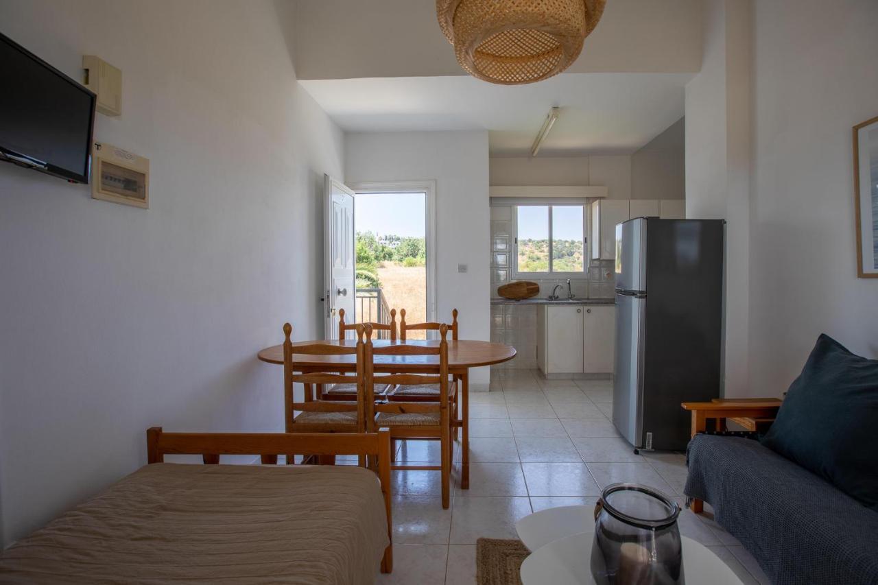 Socrates Apartments Polis Екстер'єр фото